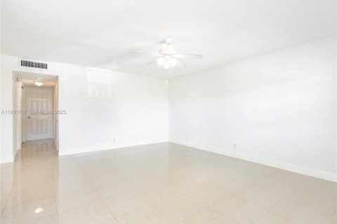 Commercial property in Coral Springs, Florida 87.79 sq.m. № 1990539 - photo 6