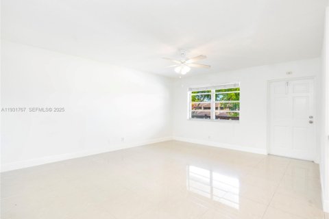 Commercial property in Coral Springs, Florida 87.79 sq.m. № 1990539 - photo 4