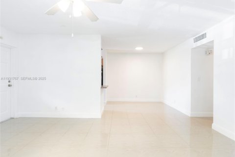 Commercial property in Coral Springs, Florida 87.79 sq.m. № 1990539 - photo 7