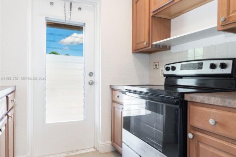 Commercial property in Coral Springs, Florida 87.79 sq.m. № 1990539 - photo 11