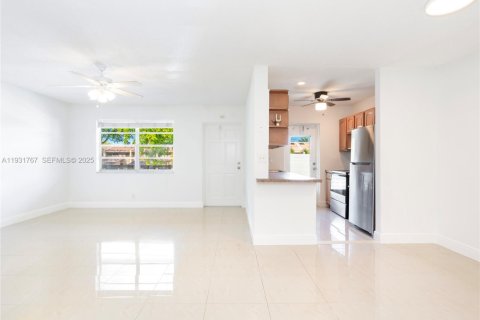 Commercial property in Coral Springs, Florida 87.79 sq.m. № 1990539 - photo 3