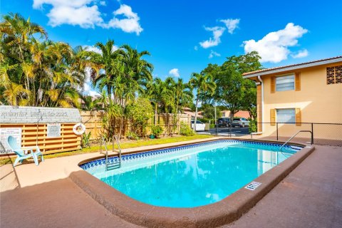 Commercial property in Coral Springs, Florida 87.79 sq.m. № 1990539 - photo 2