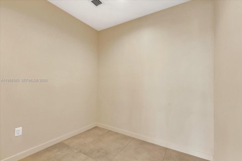 Apartment in Miami, Florida 1 bedroom № 2020767 - photo 14