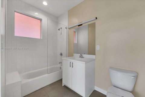 Apartment in Miami, Florida 1 bedroom № 2020767 - photo 25