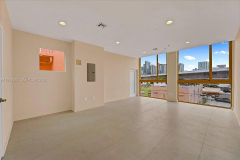 Apartment in Miami, Florida 1 bedroom № 2020767 - photo 28