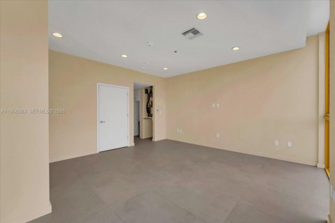 Apartment in Miami, Florida 1 bedroom № 2020767 - photo 16