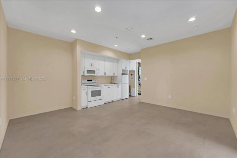 Apartment in Miami, Florida 1 bedroom № 2020767 - photo 22