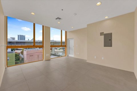 Apartment in Miami, Florida 1 bedroom № 2020767 - photo 19