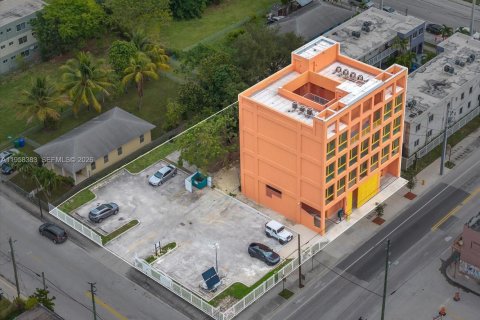 Apartment in Miami, Florida 1 bedroom № 2020767 - photo 2