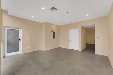 Apartment in Miami, Florida 1 bedroom № 2020767 - photo 17