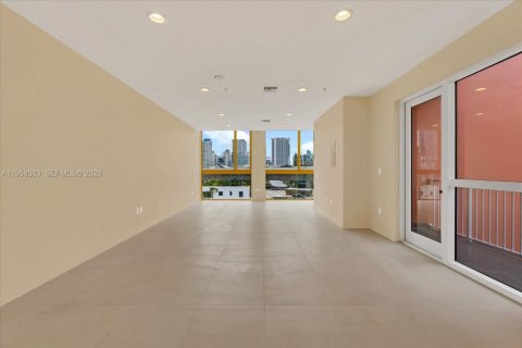 Apartment in Miami, Florida 1 bedroom № 2020767 - photo 15