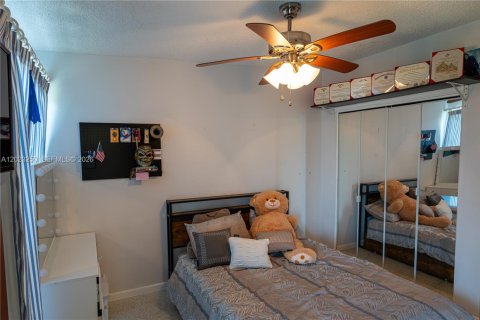 Casa en venta en Port St. Lucie, Florida, 3 dormitorios, 120.77 m2 № 2274089 - foto 8