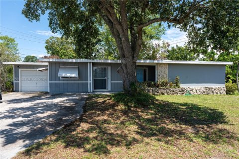 Casa en venta en Port St. Lucie, Florida, 3 dormitorios, 120.77 m2 № 2274089 - foto 2