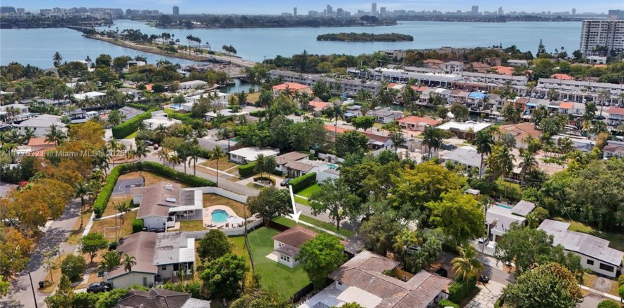 Villa ou maison à North Miami, Floride 3 chambres, 145.67 m2 № 1695862