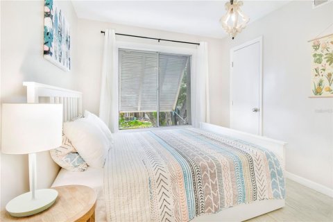 Condo in Saint Petersburg, Florida, 2 bedrooms  № 1917228 - photo 5