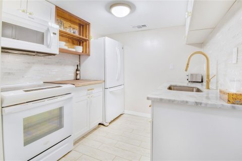Condo in Saint Petersburg, Florida, 2 bedrooms  № 1917228 - photo 4