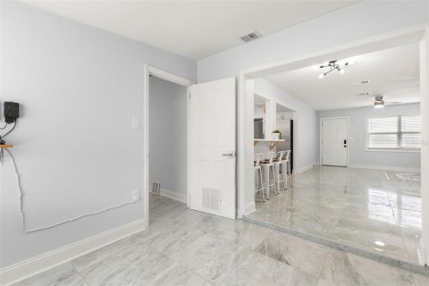 Casa en venta en Pinellas Park, Florida, 5 dormitorios, 137.4 m2 № 2196267 - foto 19