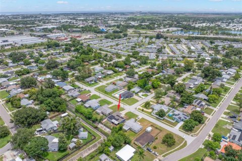 Casa en venta en Pinellas Park, Florida, 5 dormitorios, 137.4 m2 № 2196267 - foto 5