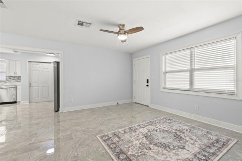 Casa en venta en Pinellas Park, Florida, 5 dormitorios, 137.4 m2 № 2196267 - foto 16