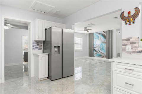 Casa en venta en Pinellas Park, Florida, 5 dormitorios, 137.4 m2 № 2196267 - foto 8
