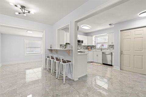 Casa en venta en Pinellas Park, Florida, 5 dormitorios, 137.4 m2 № 2196267 - foto 11