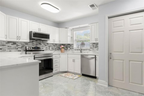 Casa en venta en Pinellas Park, Florida, 5 dormitorios, 137.4 m2 № 2196267 - foto 9