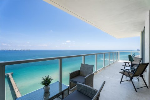 Copropriété à louer à Sunny Isles Beach, Floride: 2 chambres, 148.83 m2 № 1868426 - photo 1