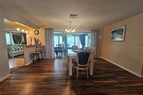 House in Largo, Florida 2 bedrooms, 105.17 sq.m. № 1915942 - photo 4