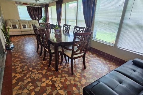 House in Largo, Florida 2 bedrooms, 105.17 sq.m. № 1915942 - photo 9