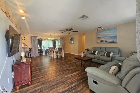 House in Largo, Florida 2 bedrooms, 105.17 sq.m. № 1915942 - photo 2