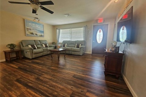 House in Largo, Florida 2 bedrooms, 105.17 sq.m. № 1915942 - photo 3