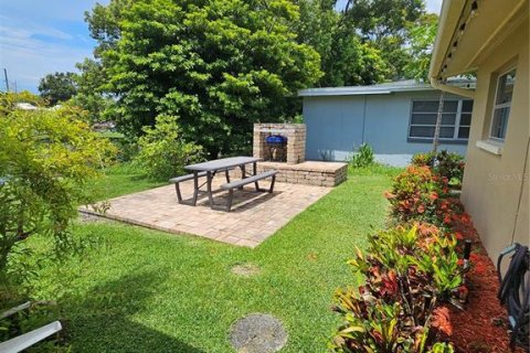 House in Largo, Florida 2 bedrooms, 105.17 sq.m. № 1915942 - photo 11