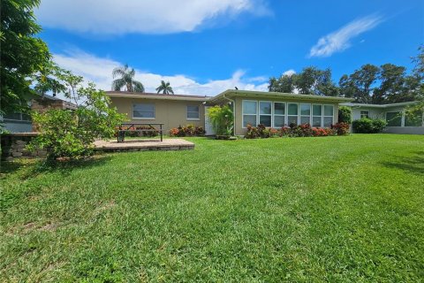 House in Largo, Florida 2 bedrooms, 105.17 sq.m. № 1915942 - photo 14
