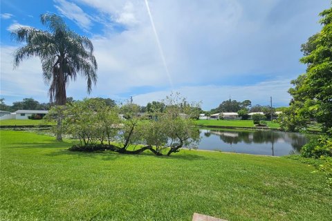 House in Largo, Florida 2 bedrooms, 105.17 sq.m. № 1915942 - photo 12