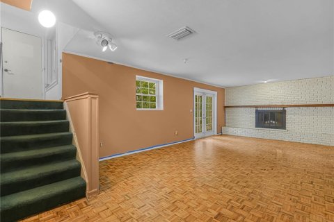 House in Winter Haven, Florida 5 bedrooms, 239.59 sq.m. № 2103631 - photo 9