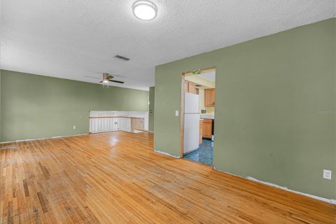 House in Winter Haven, Florida 5 bedrooms, 239.59 sq.m. № 2103631 - photo 5