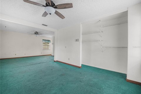 House in Winter Haven, Florida 5 bedrooms, 239.59 sq.m. № 2103631 - photo 15