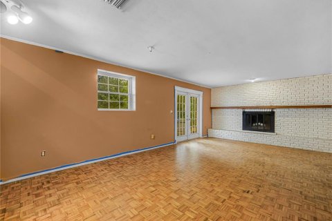 House in Winter Haven, Florida 5 bedrooms, 239.59 sq.m. № 2103631 - photo 10