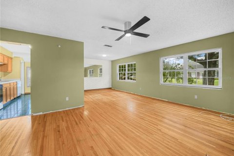 House in Winter Haven, Florida 5 bedrooms, 239.59 sq.m. № 2103631 - photo 3