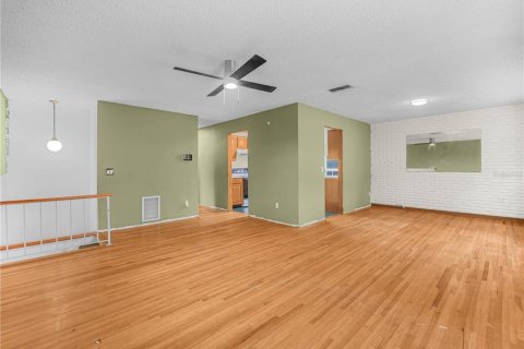 House in Winter Haven, Florida 5 bedrooms, 239.59 sq.m. № 2103631 - photo 4