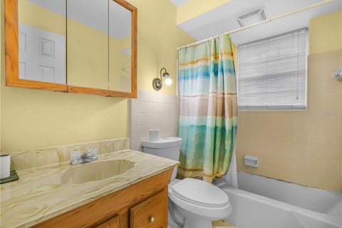 House in Winter Haven, Florida 5 bedrooms, 239.59 sq.m. № 2103631 - photo 24