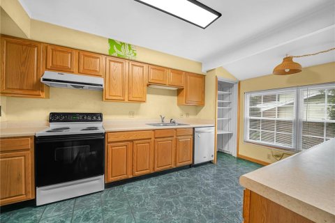 House in Winter Haven, Florida 5 bedrooms, 239.59 sq.m. № 2103631 - photo 6