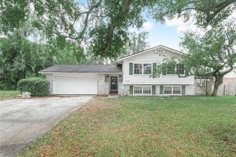 House in Winter Haven, Florida 5 bedrooms, 239.59 sq.m. № 2103631