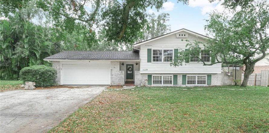 House in Winter Haven, Florida 5 bedrooms, 239.59 sq.m. № 2103631