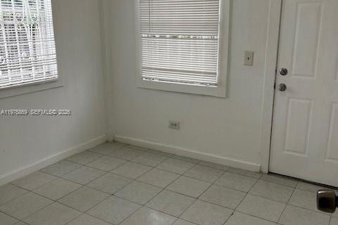 House in Hollywood, Florida 3 bedrooms, 94.02 sq.m. № 2038353 - photo 13