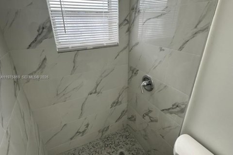 House in Hollywood, Florida 3 bedrooms, 94.02 sq.m. № 2038353 - photo 17