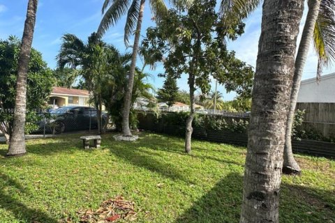 House in Hollywood, Florida 3 bedrooms, 94.02 sq.m. № 2038353 - photo 28