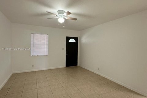 House in Hollywood, Florida 3 bedrooms, 94.02 sq.m. № 2038353 - photo 26