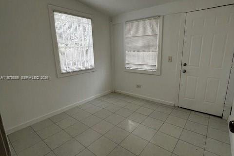 House in Hollywood, Florida 3 bedrooms, 94.02 sq.m. № 2038353 - photo 8