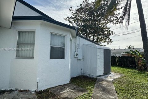 House in Hollywood, Florida 3 bedrooms, 94.02 sq.m. № 2038353 - photo 27